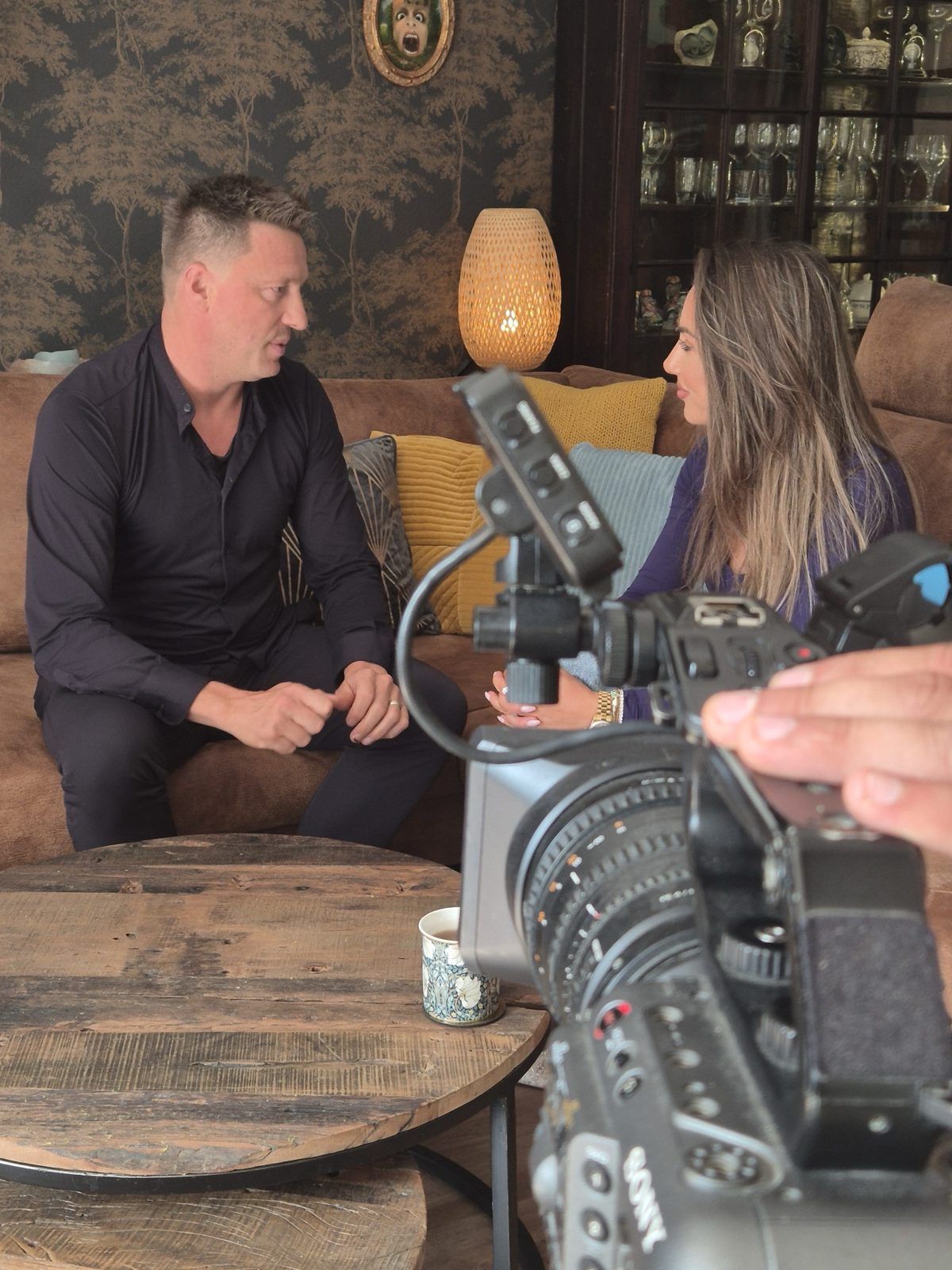 Jacco in gesprek tijdens een interview